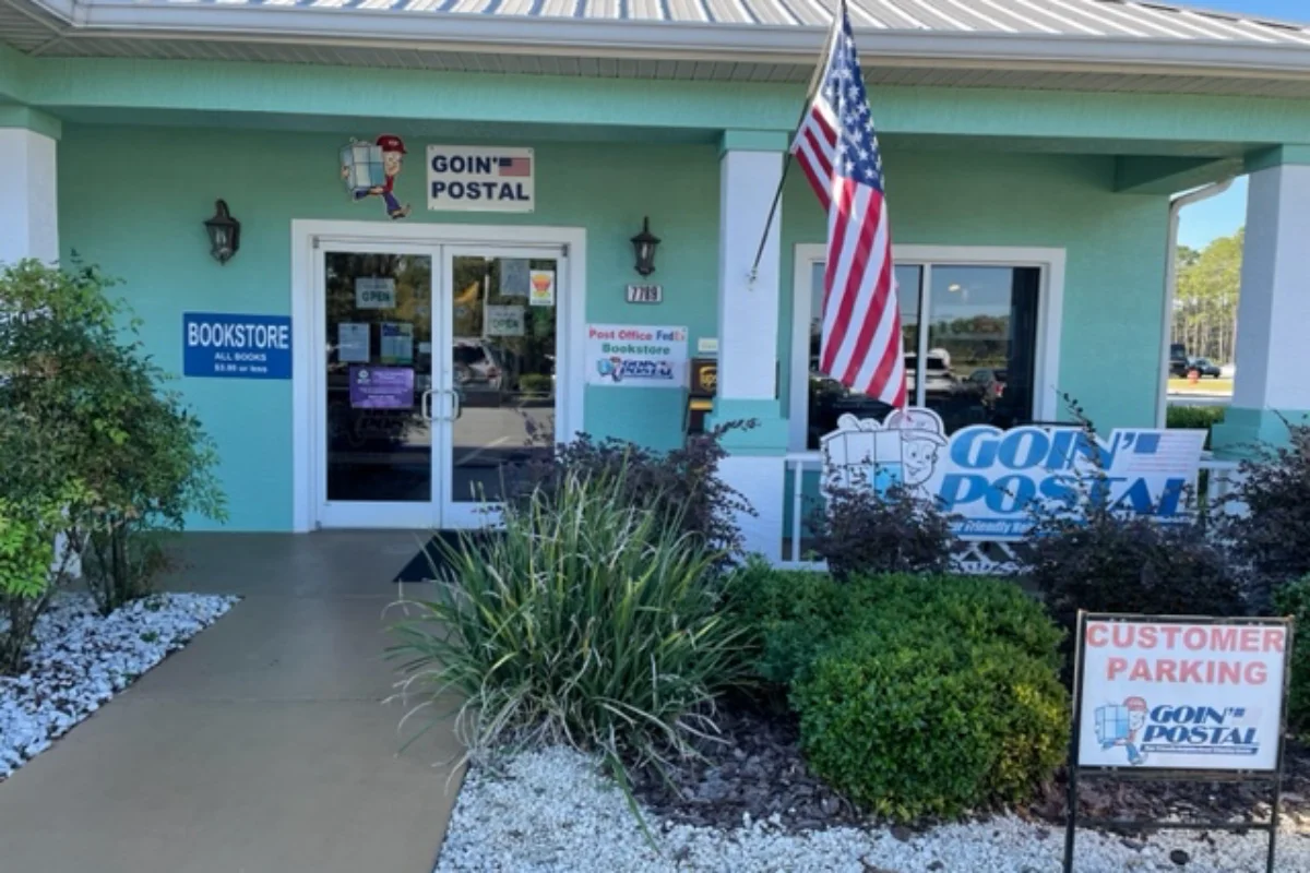 Exterior of Goin' Postal Sugarmill shipping center in Homosassa, FL