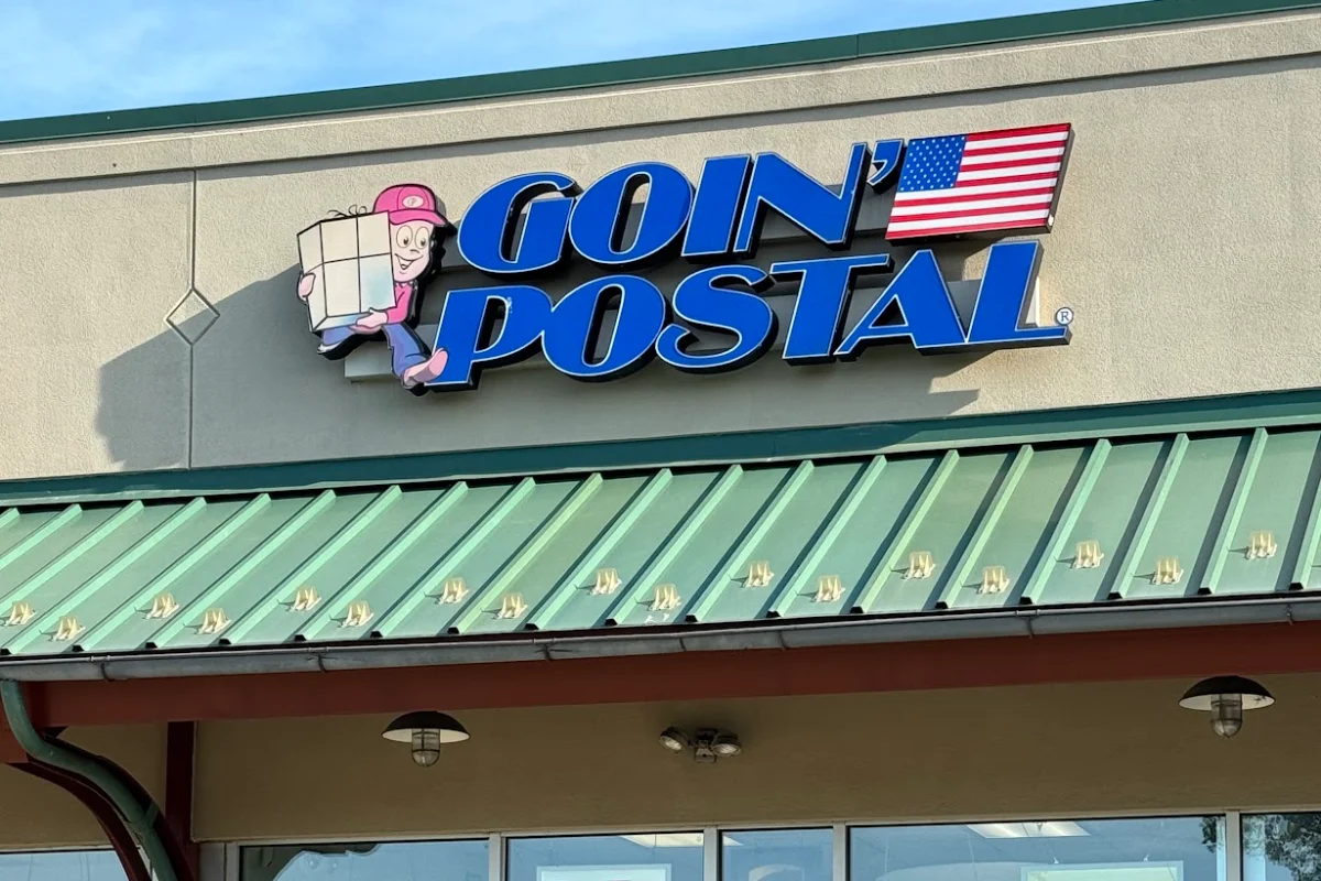 Exterior of Goin' Postal Morgantown shipping center in Elverson, PA