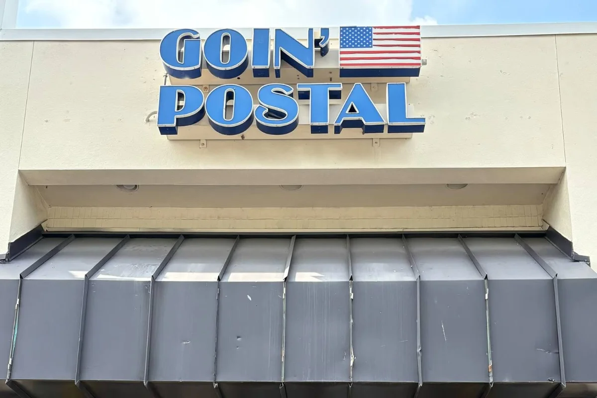 Exterior of Goin' Postal Palm Harbor shipping center in Palm Harbor, FL