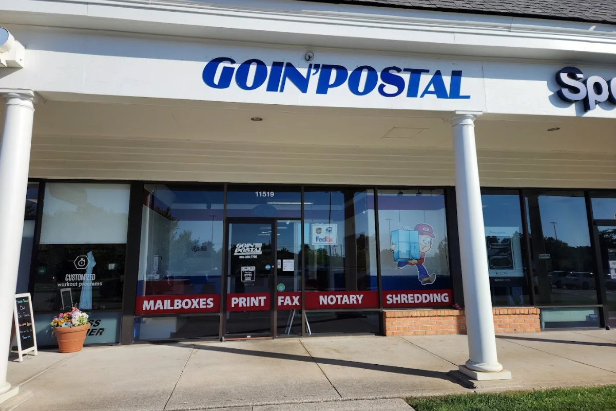 Exterior of Goin' Postal Farragut shipping center in Farragut, TN