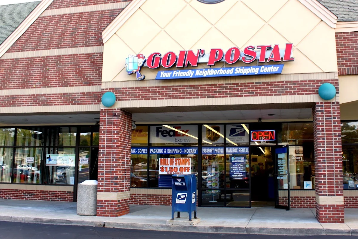 Exterior of Goin' Postal West Bloomfield shipping center in West Bloomfield, MI