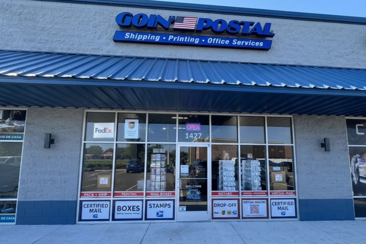 Exterior of Goin' Postal St. Cloud South shipping center in St. Cloud, FL