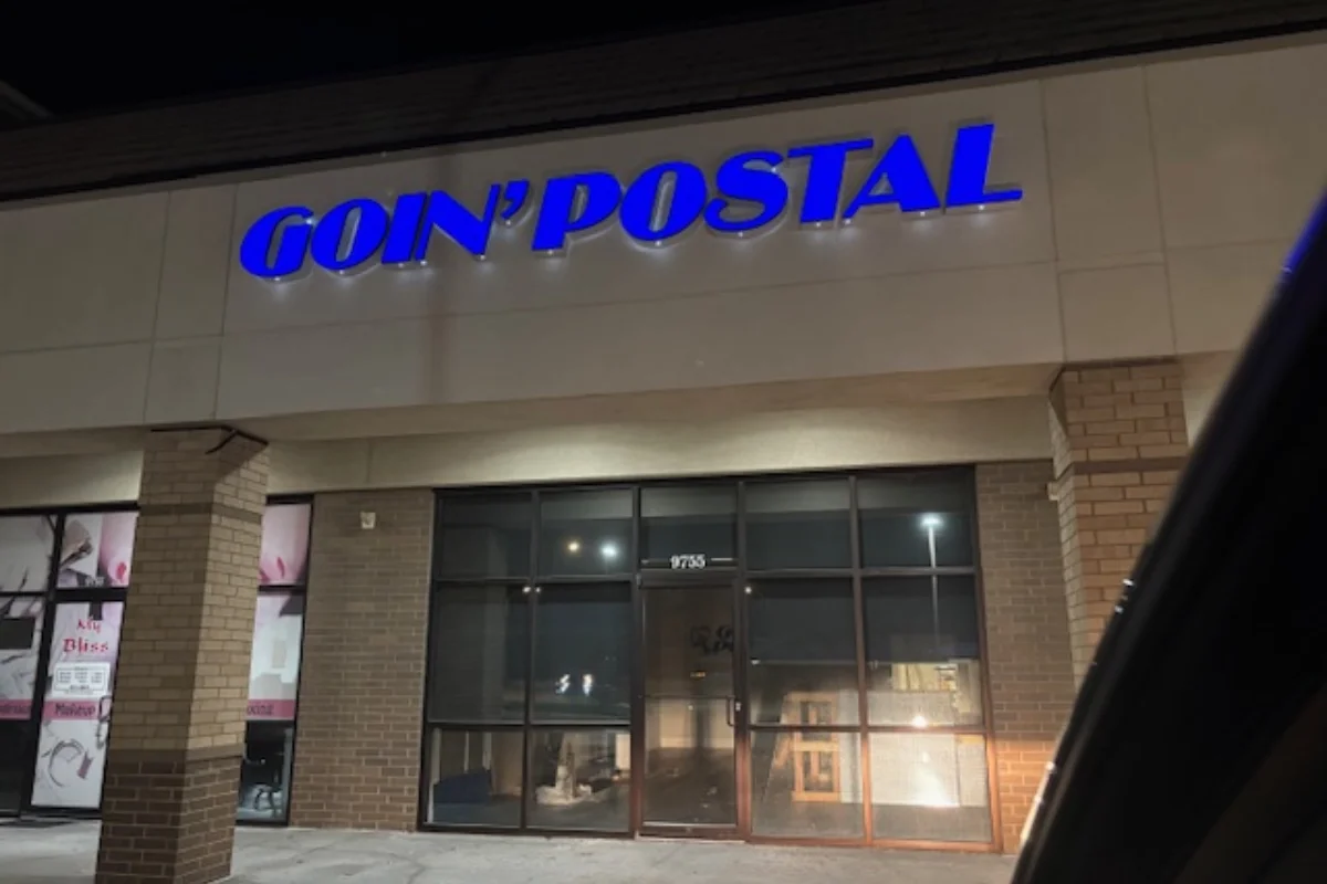 Exterior of Goin' Postal Kansas City shipping center in Kansas City, MO