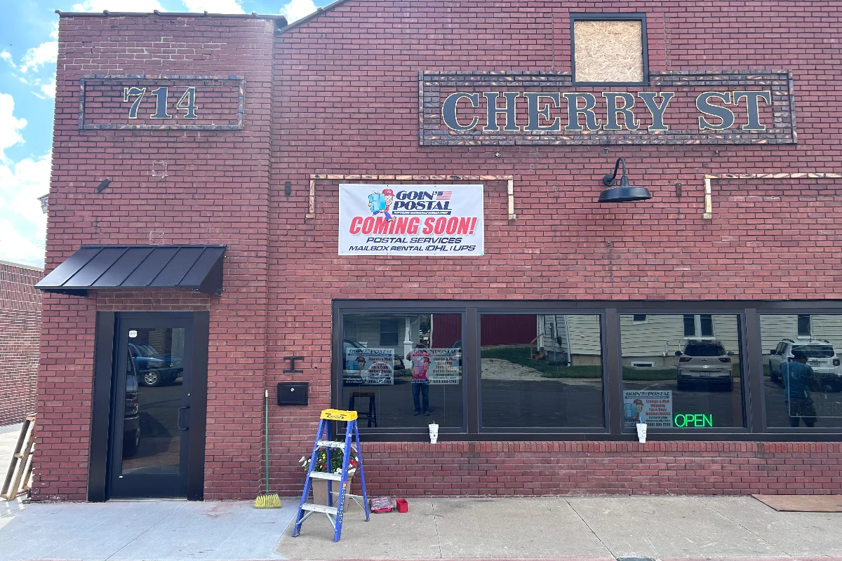 Exterior of Goin' Postal Chillicothe shipping center in Chillicothe, MO